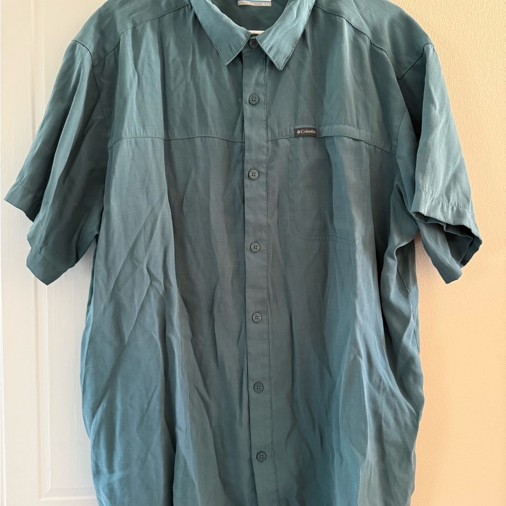 Columbia Men's Blue Shirt button‎ down short sleeve XL